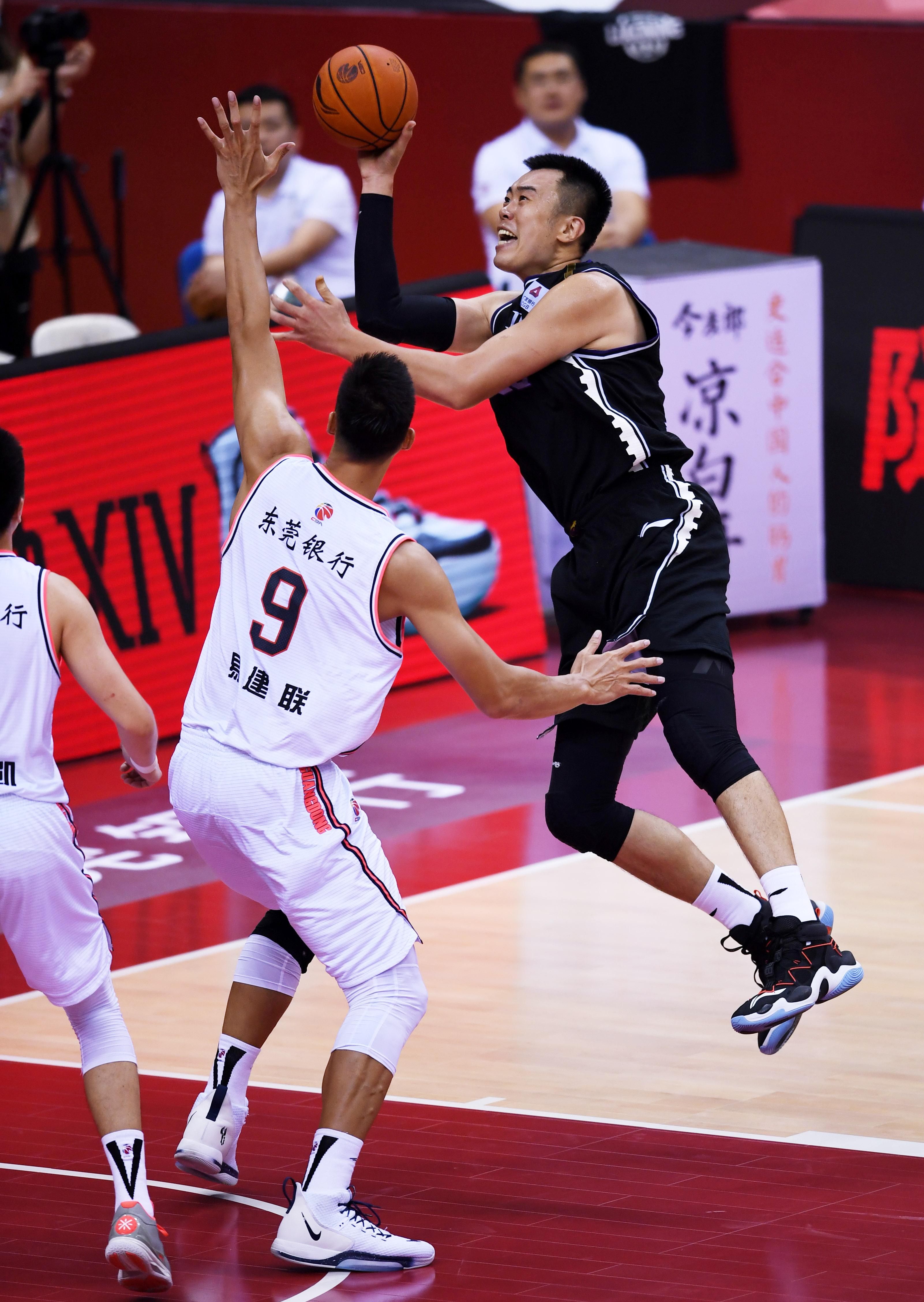 CBA辽宁vs山东视频直播,今晚这场硬仗,咱上哪儿看?怎么聊? CBA辽宁vs山东视频直播,今晚这场硬仗,咱上哪儿看?怎么聊?