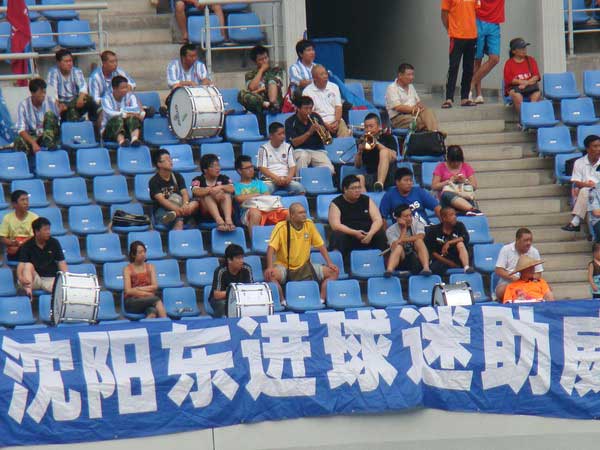 南京vs沈阳足球直播视频，一场跨越两千公里的绿茵对话，我陪你熬夜看球的日子